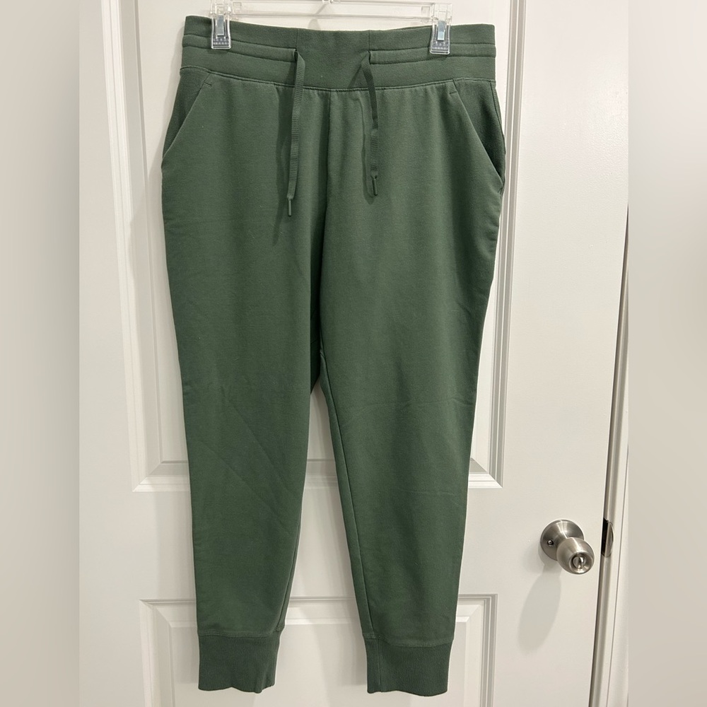 ☀️All in Motion Forest Green Joggers☀️